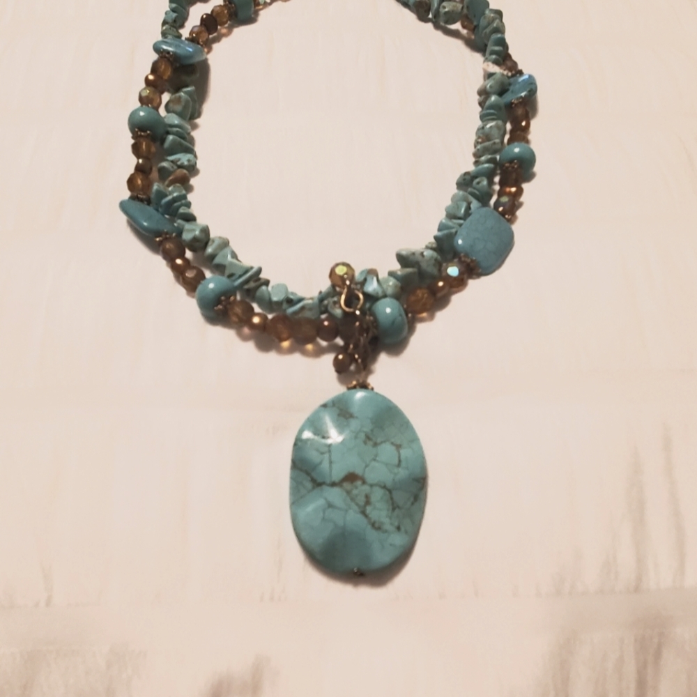 Gorgeous Choker Necklace with Pendant